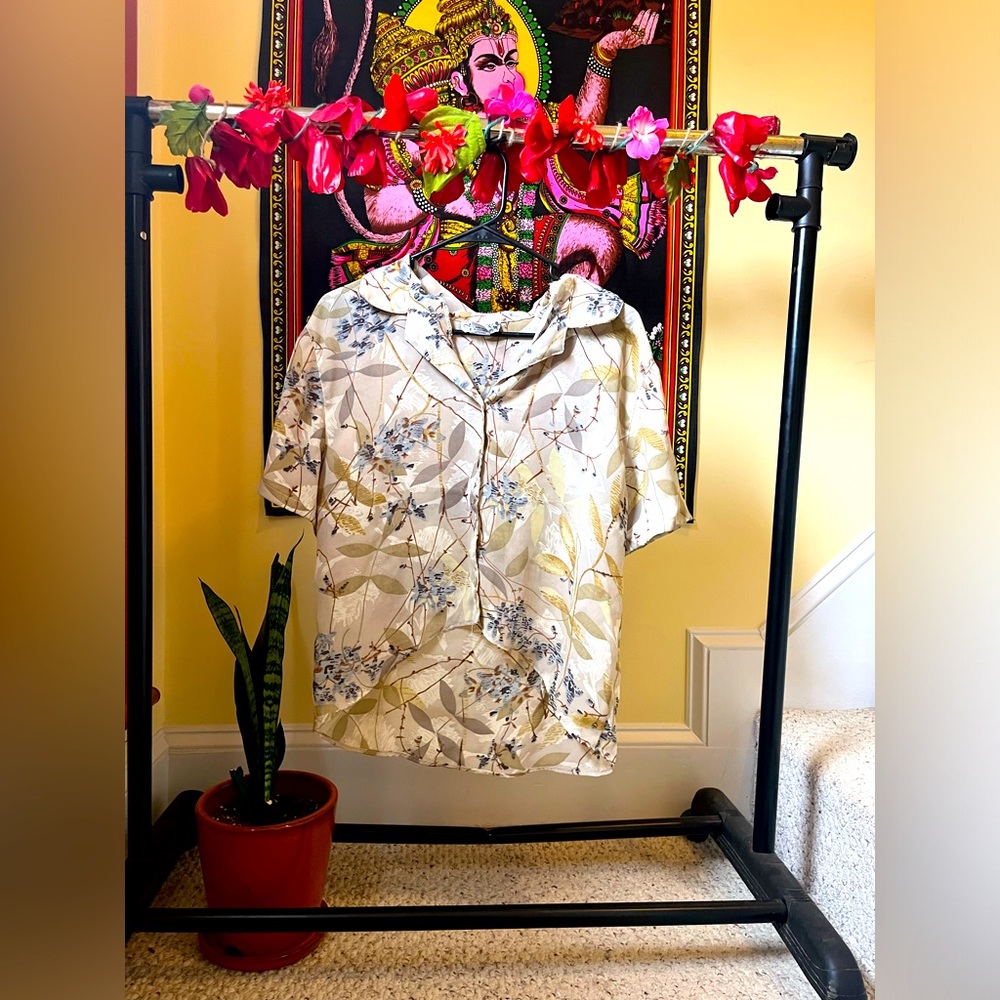 Collared light weight shirt